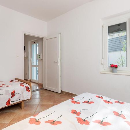 1 Bedroom Beautiful Apartment In Vrh Vrh  Luaran gambar