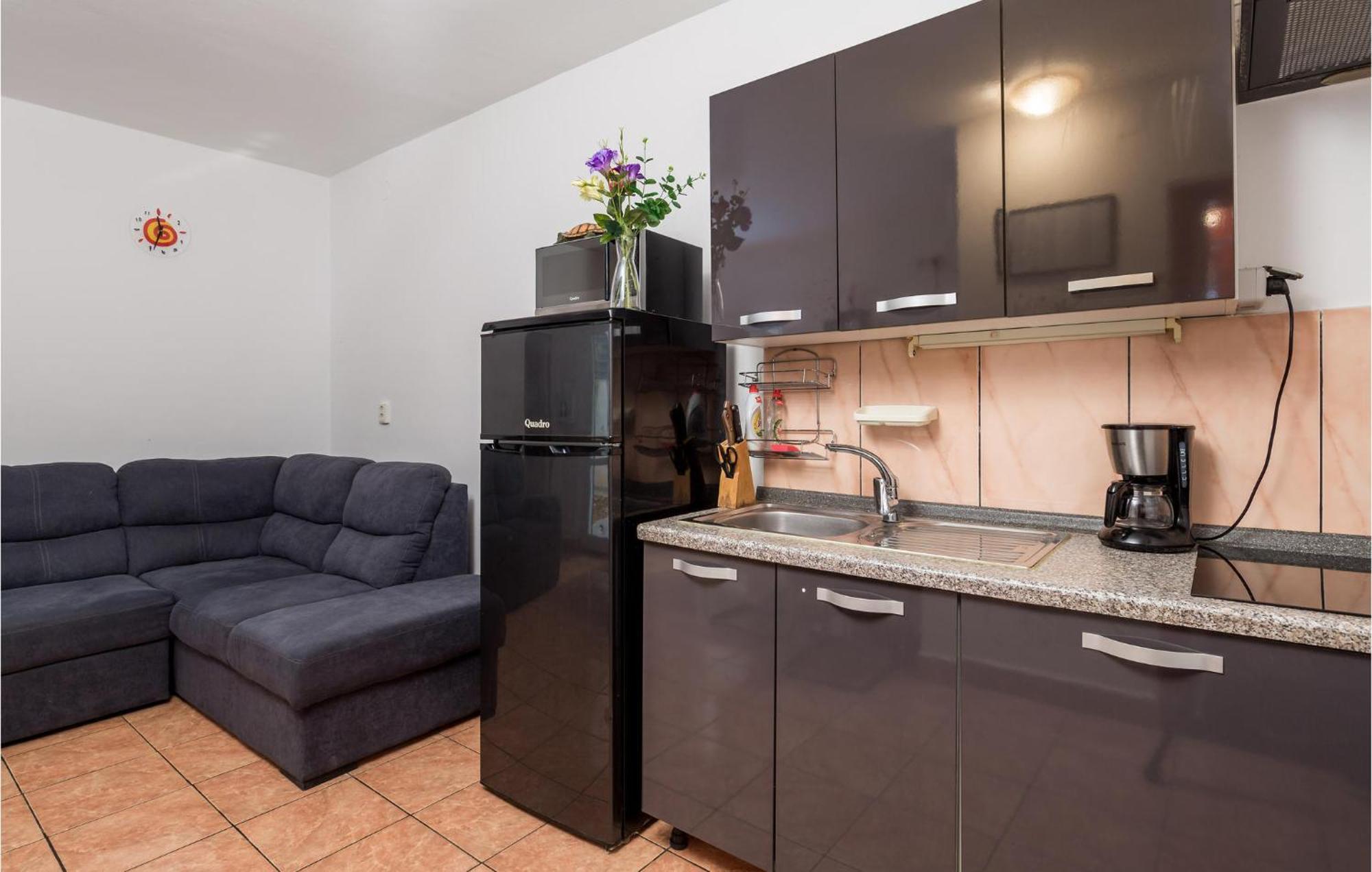1 Bedroom Beautiful Apartment In Vrh Vrh  Luaran gambar