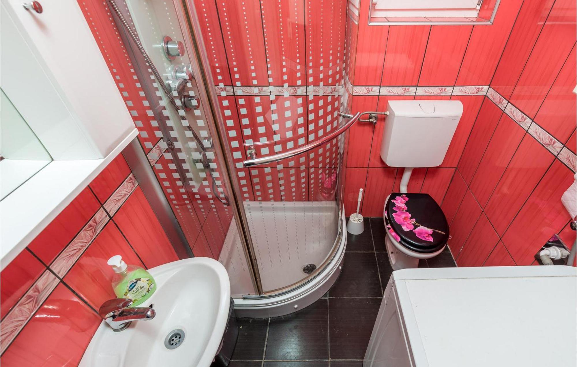 1 Bedroom Beautiful Apartment In Vrh Vrh  Luaran gambar