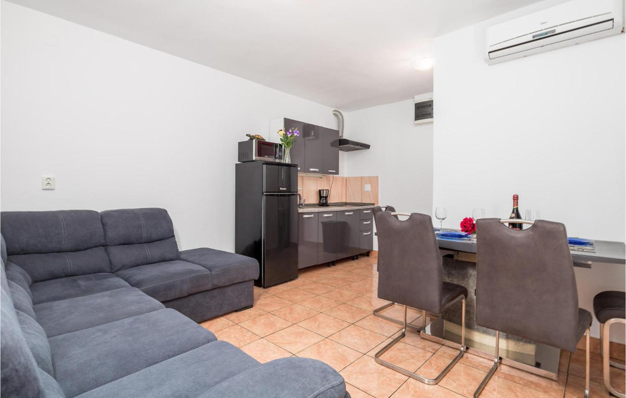 1 Bedroom Beautiful Apartment In Vrh Vrh  Luaran gambar
