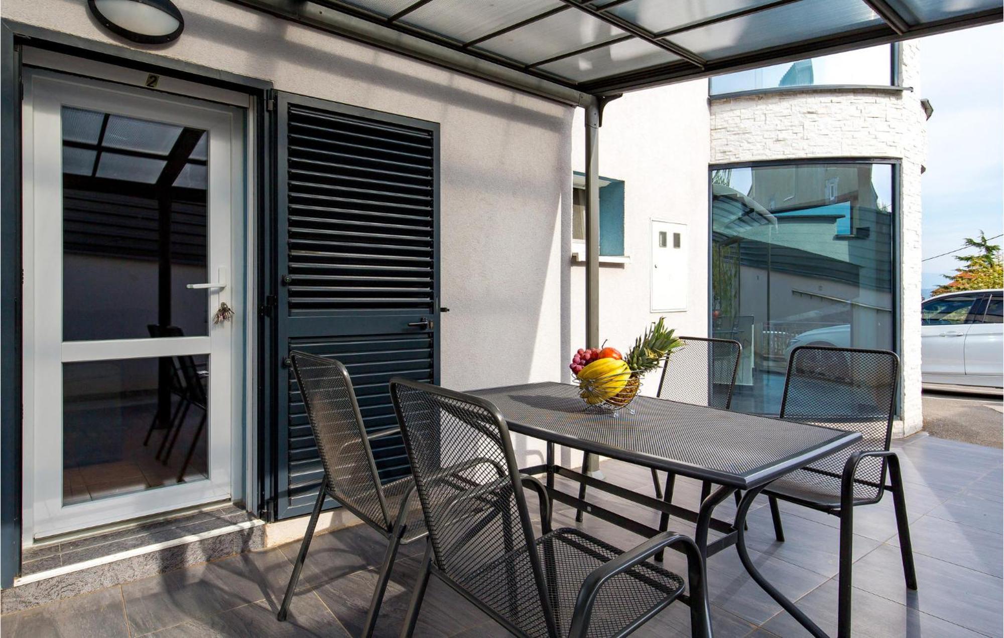 1 Bedroom Beautiful Apartment In Vrh Vrh  Luaran gambar