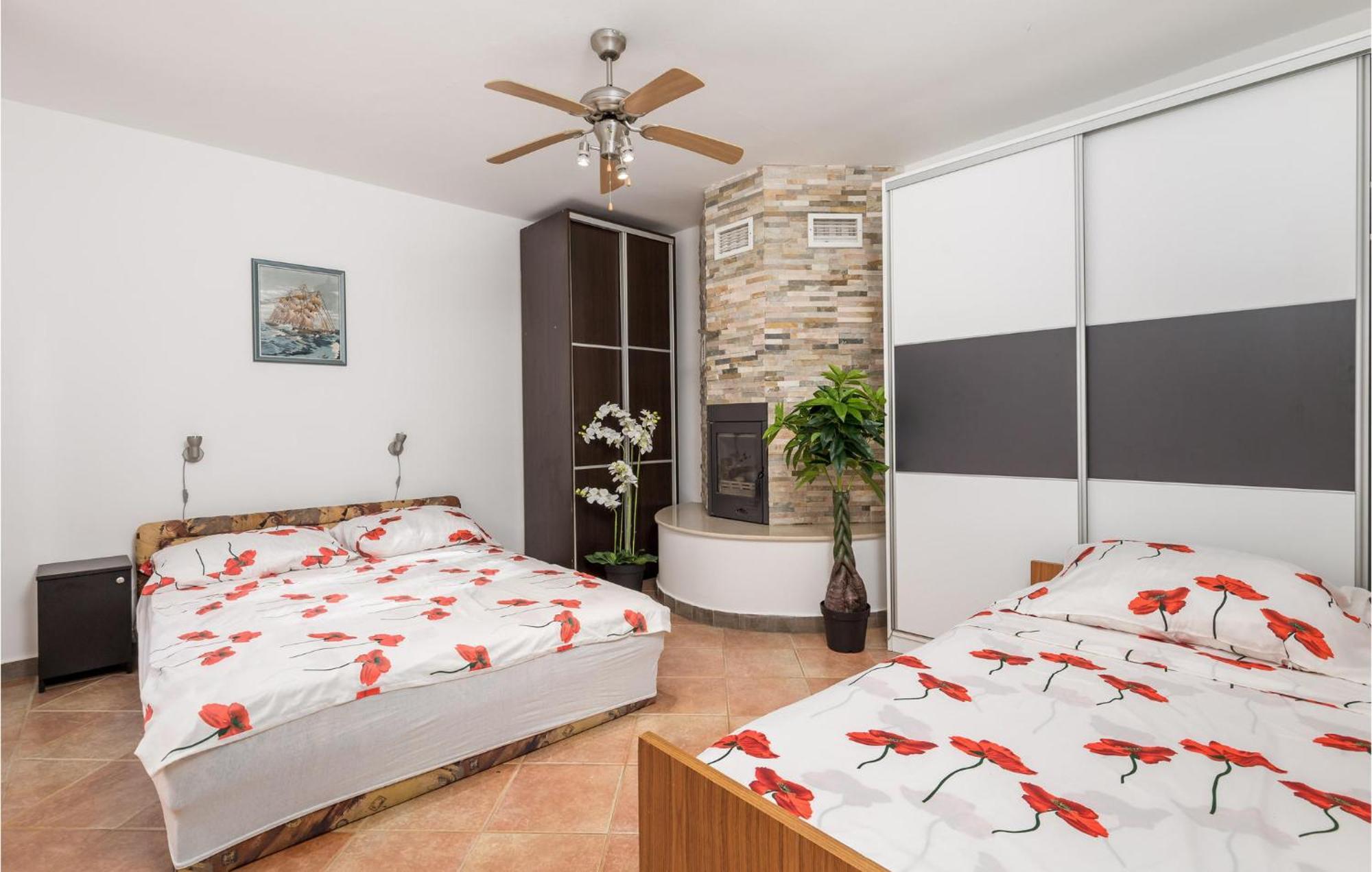 1 Bedroom Beautiful Apartment In Vrh Vrh  Luaran gambar