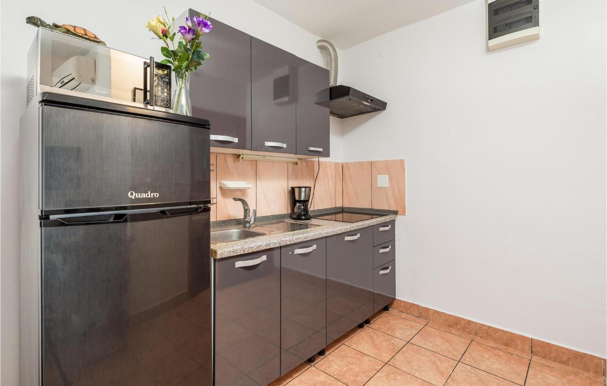 1 Bedroom Beautiful Apartment In Vrh Vrh  Luaran gambar